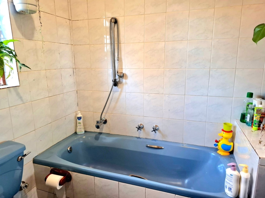 5 Bedroom Property for Sale in Oakdale Western Cape